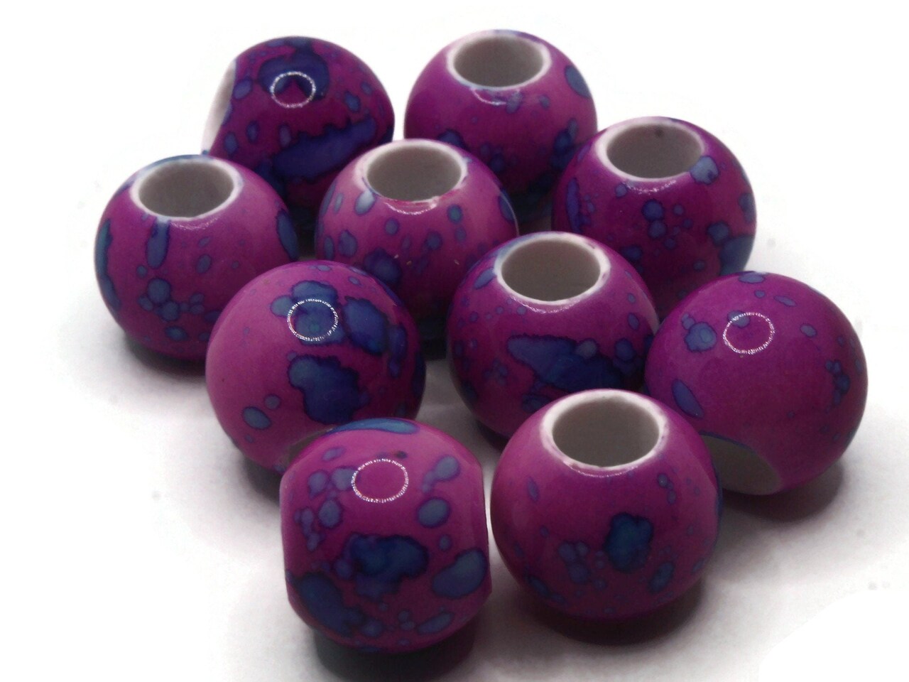 10 20mm Large Hole Macrame Beads Bright Purple and Blue Spatter Paint Round Plastic Beads